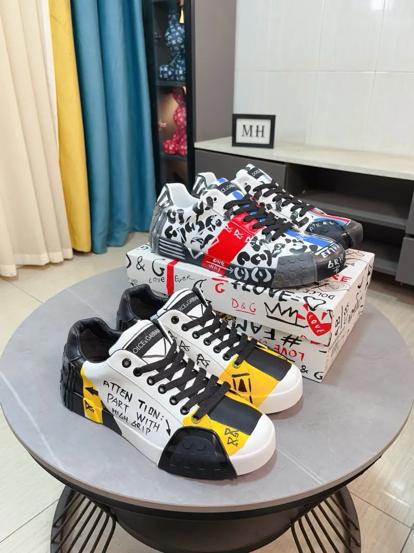 Men's shoes 💰480🌹🌹"Dolce & Gabbana DG" original imported first-layer cowhide ➕ sheepskin lining, light on the foot, comfortable, versatile, original special outsole 🔥favored by trendy men, welcome to compare quality 🔥exquisite luxury, super A level! Compared with the genuine product at the counter, the version is no worse at all! Code number 36-46